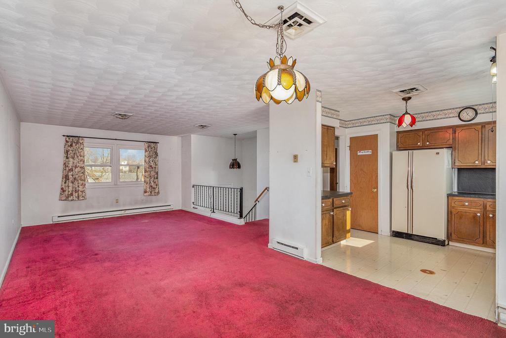 404 WOODLAND AVENUE