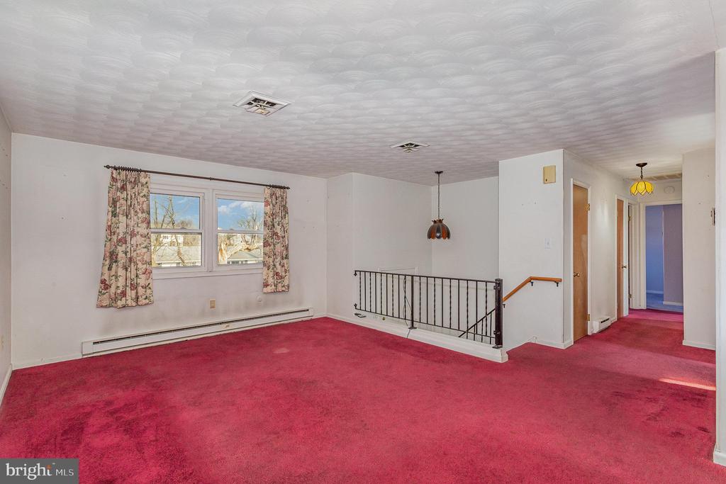 404 WOODLAND AVENUE