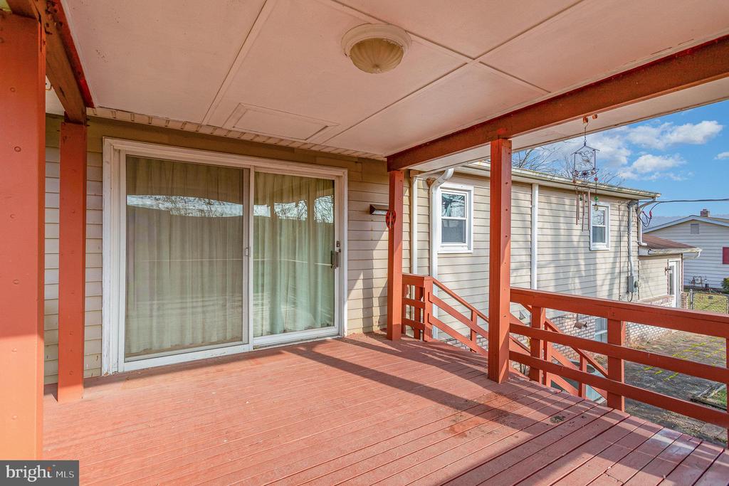 404 WOODLAND AVENUE