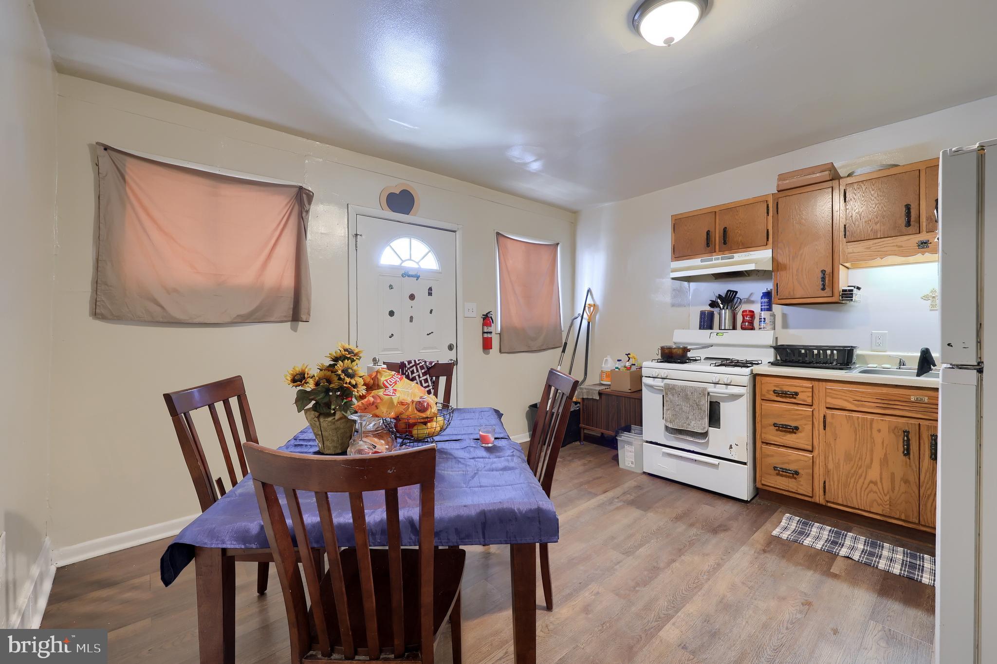 214 N HARRISBURG STREET