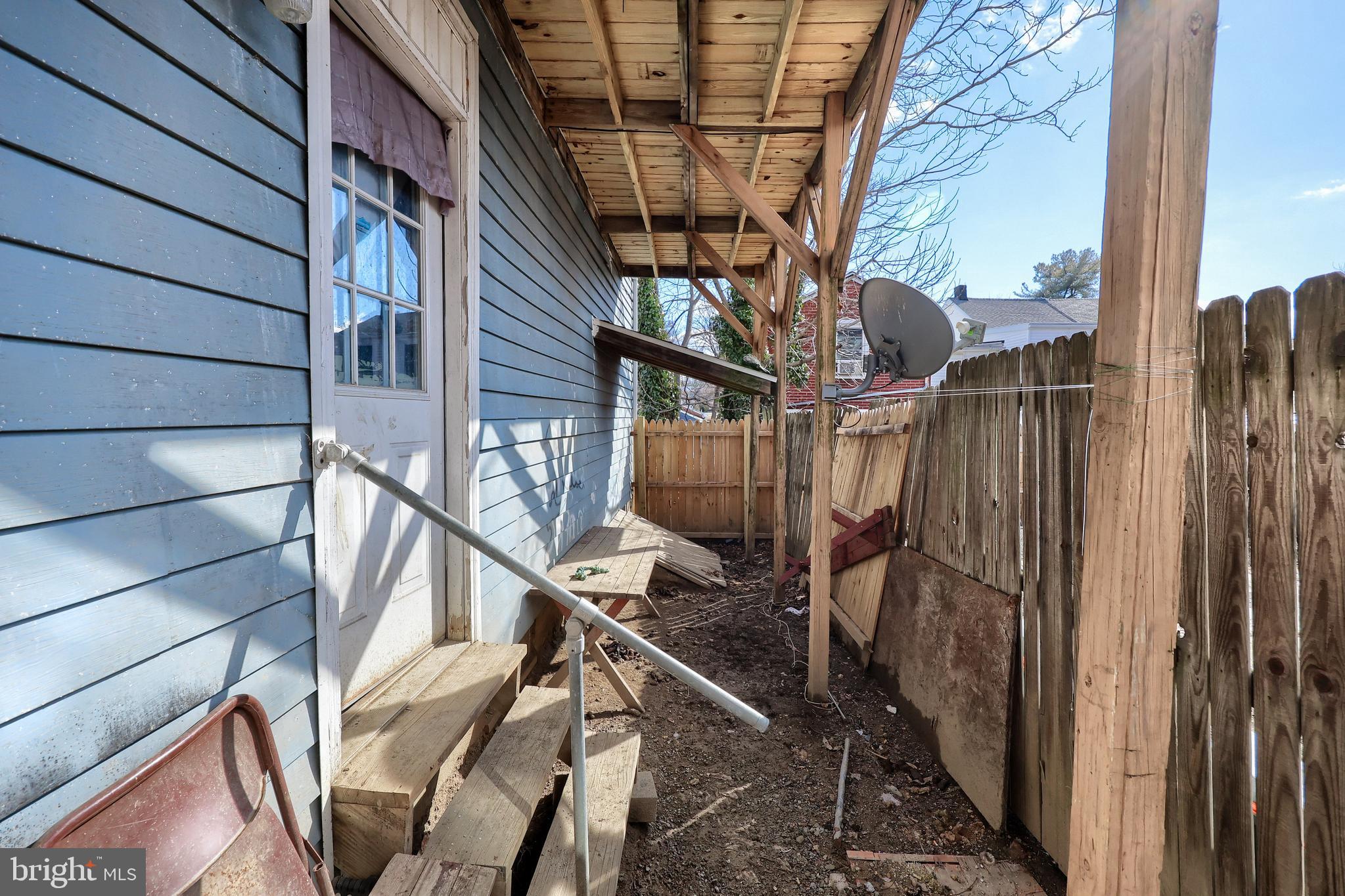 214 N HARRISBURG STREET