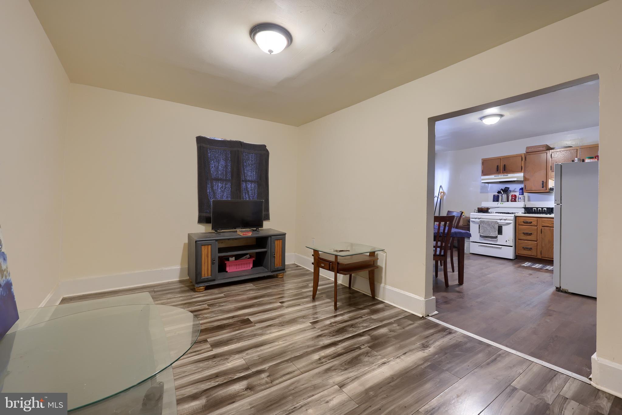 214 N HARRISBURG STREET