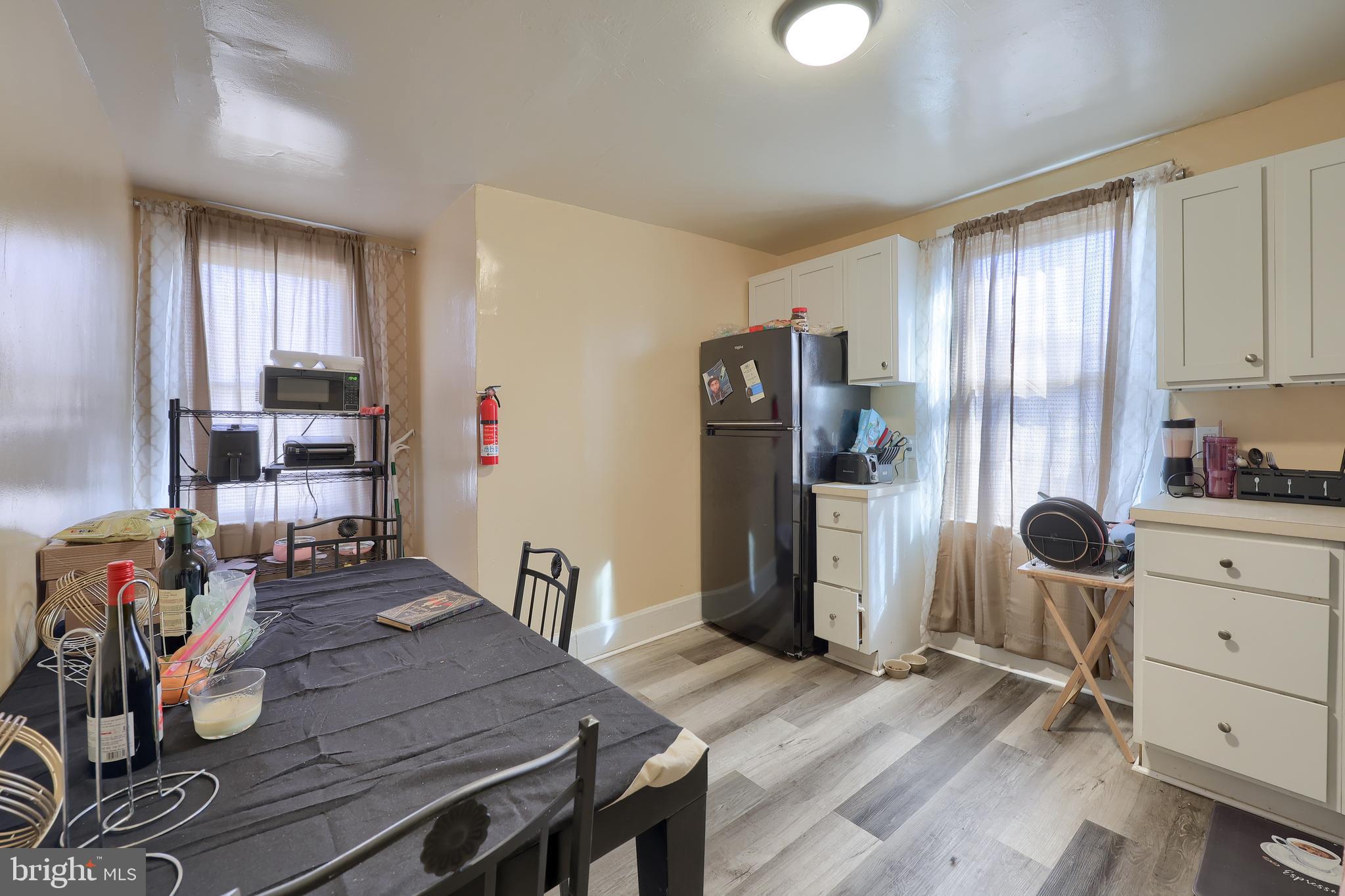 214 N HARRISBURG STREET