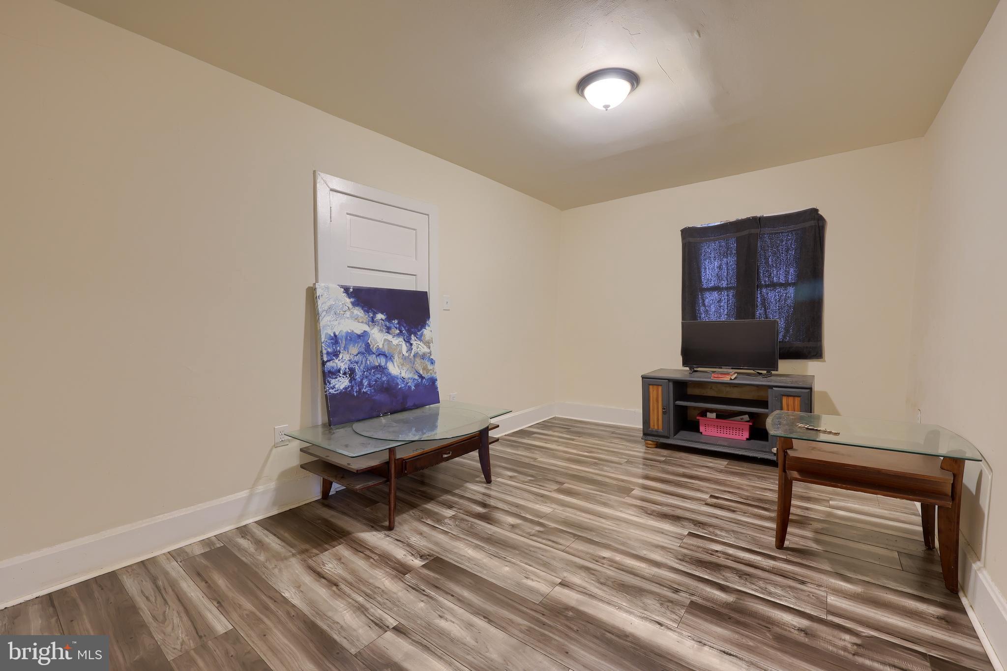 214 N HARRISBURG STREET