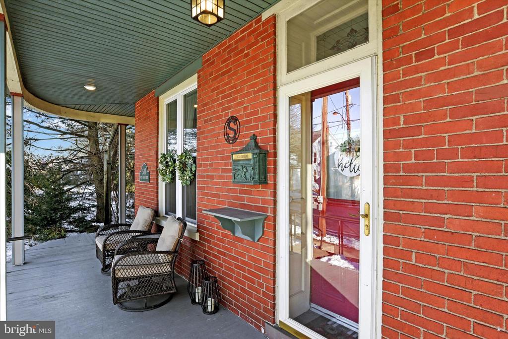 537 W MAIN STREET