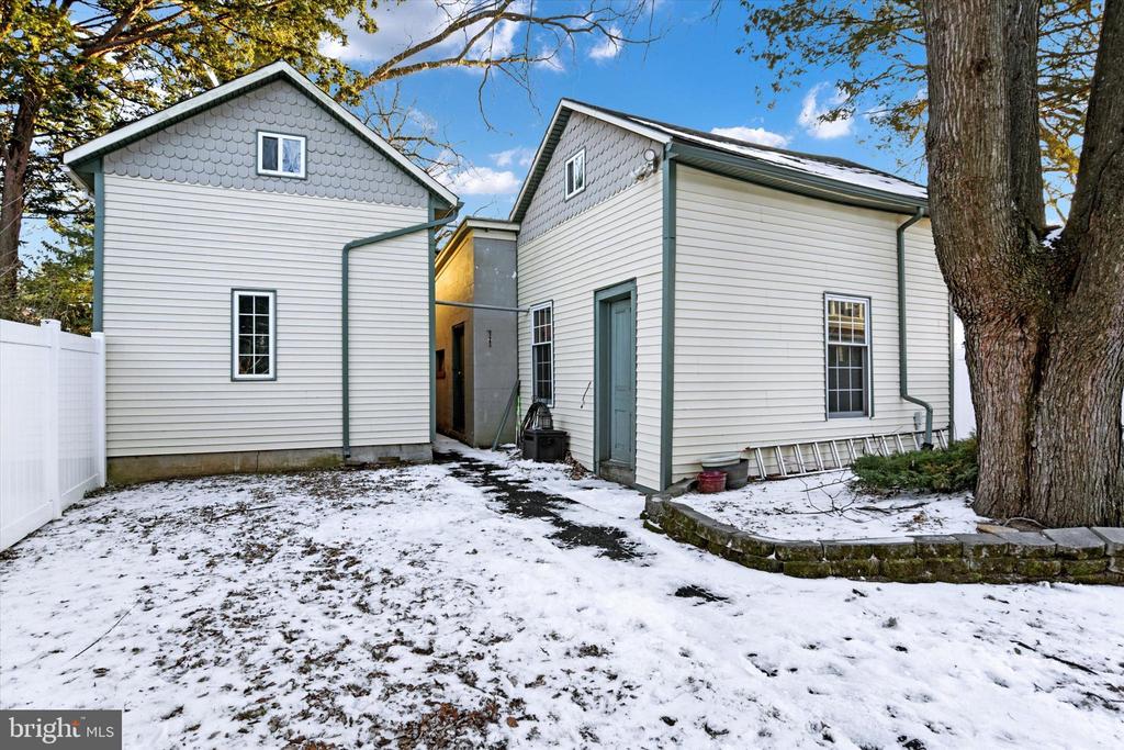 537 W MAIN STREET