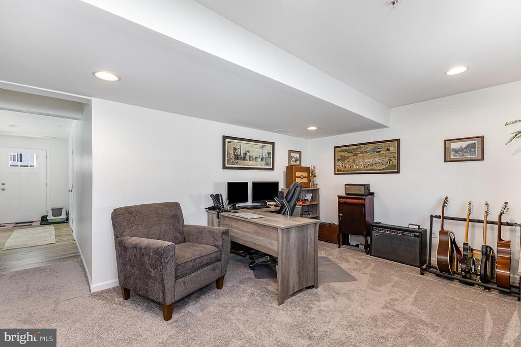 8152 LENKER DRIVE