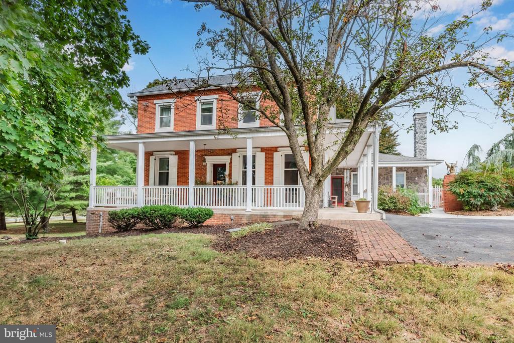 1525 BLUE MOUNTAIN PARKWAY