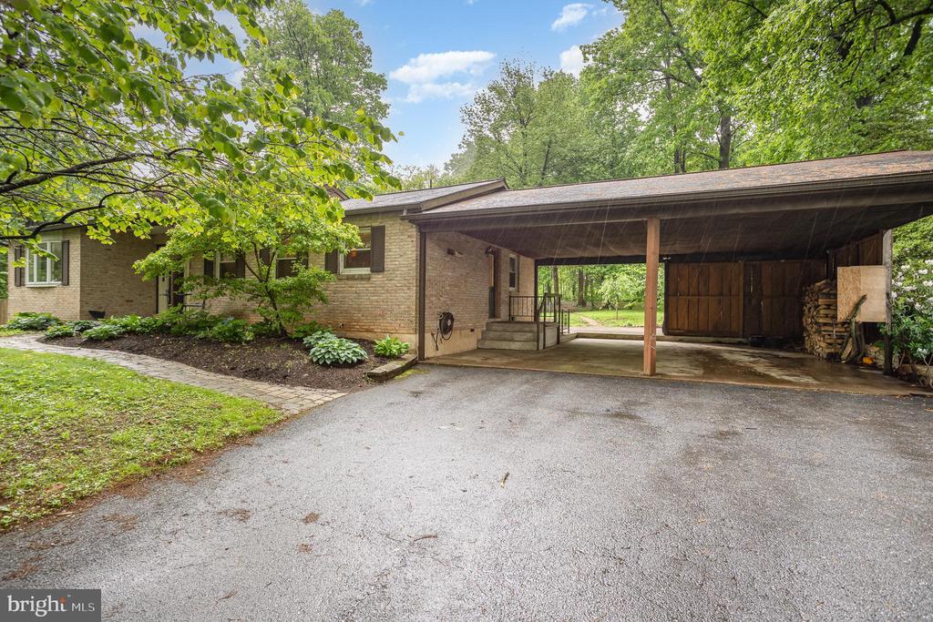 700 LONGVIEW DRIVE