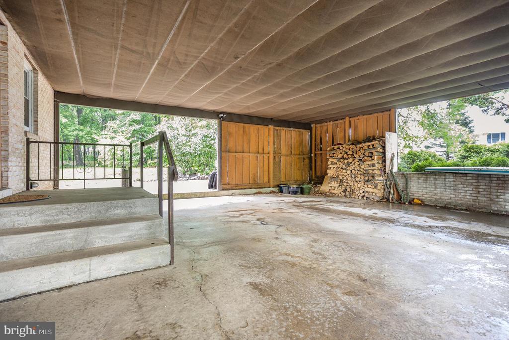 700 LONGVIEW DRIVE