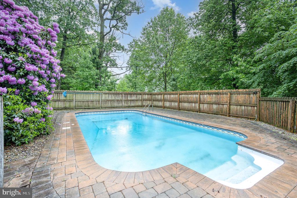 700 LONGVIEW DRIVE