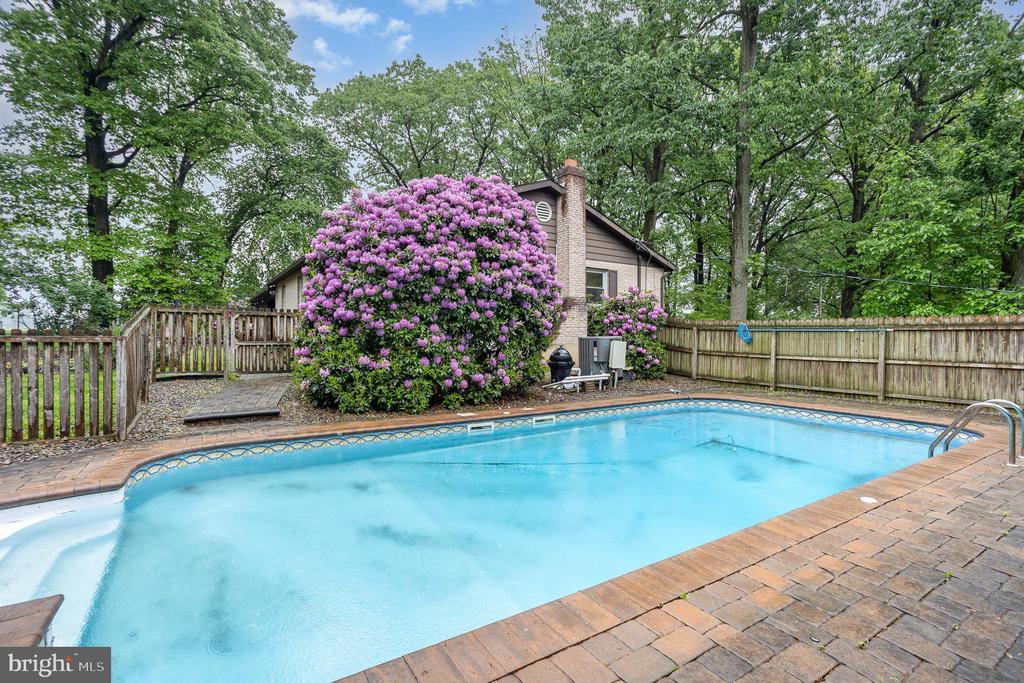 700 LONGVIEW DRIVE