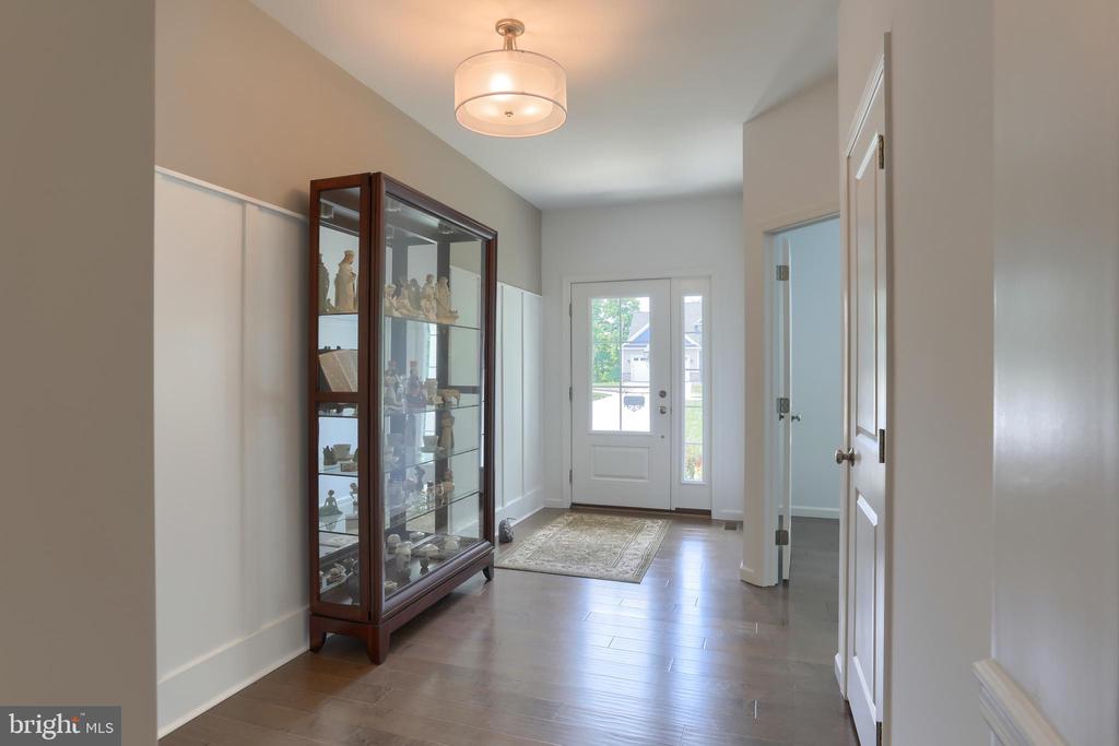 725 HAMPTON COURT