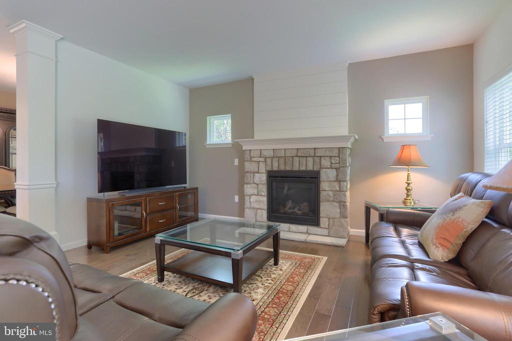 725 HAMPTON COURT
