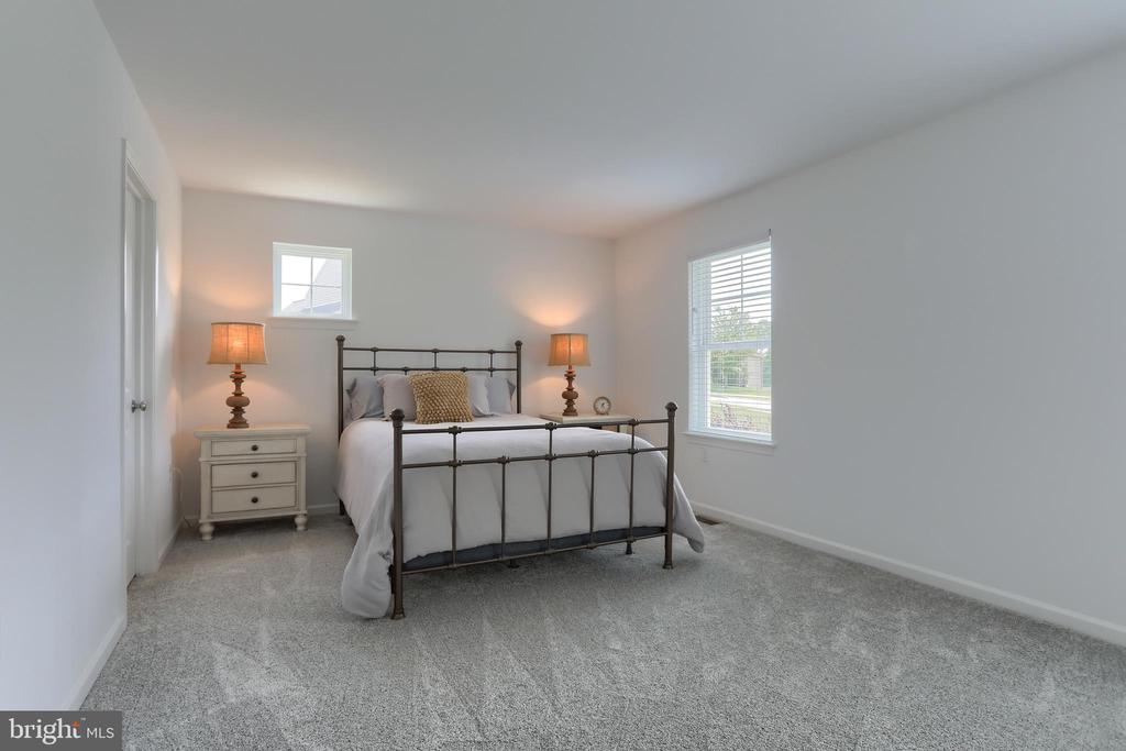 725 HAMPTON COURT