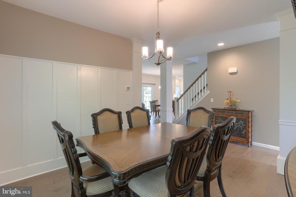 725 HAMPTON COURT