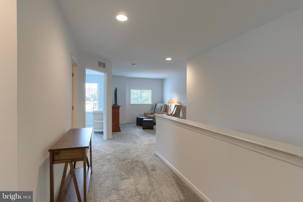 725 HAMPTON COURT
