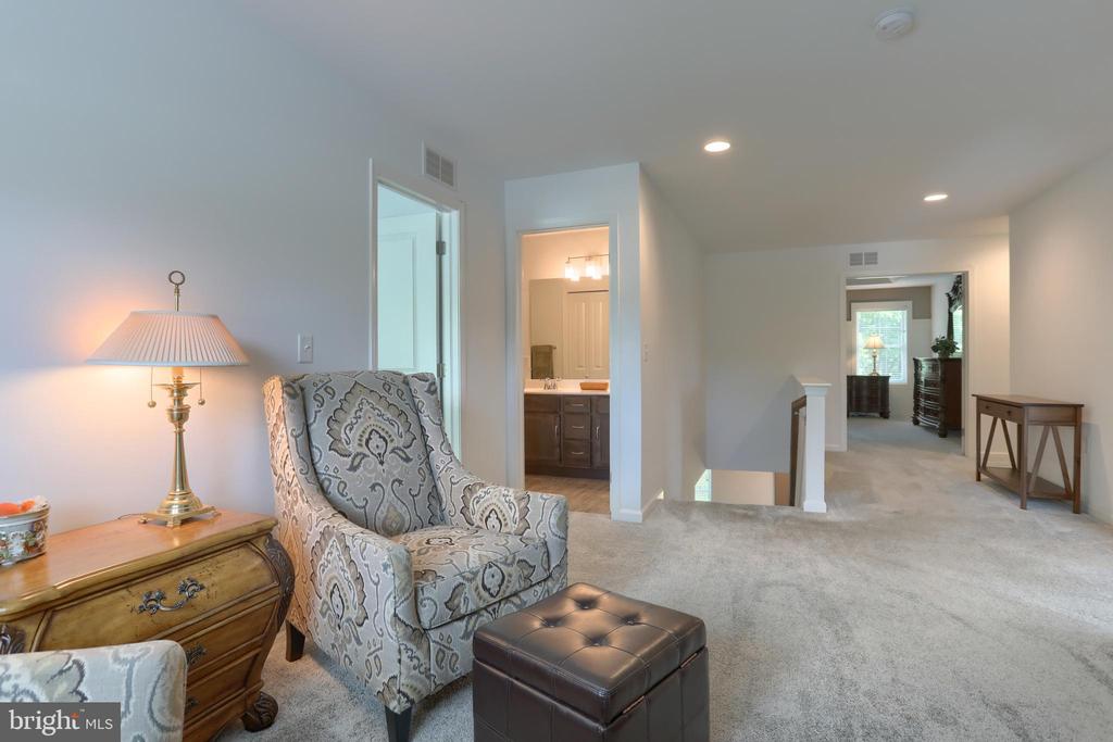 725 HAMPTON COURT
