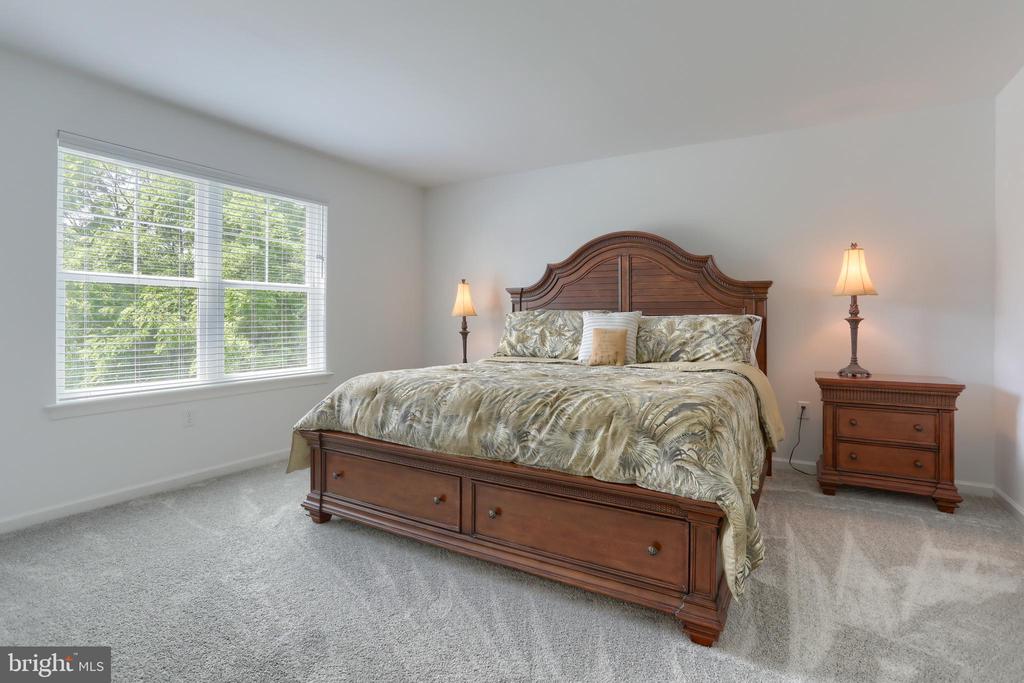 725 HAMPTON COURT