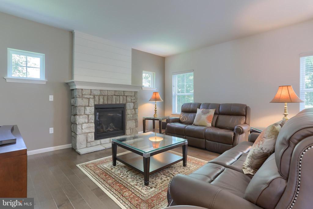 725 HAMPTON COURT