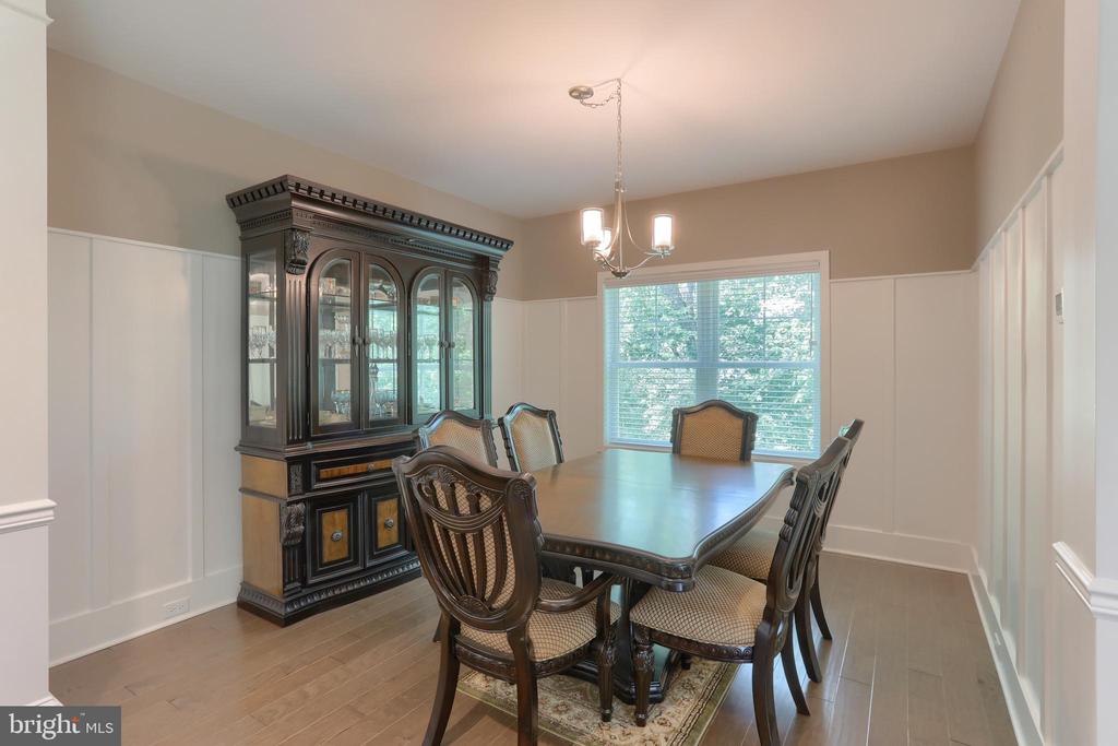 725 HAMPTON COURT