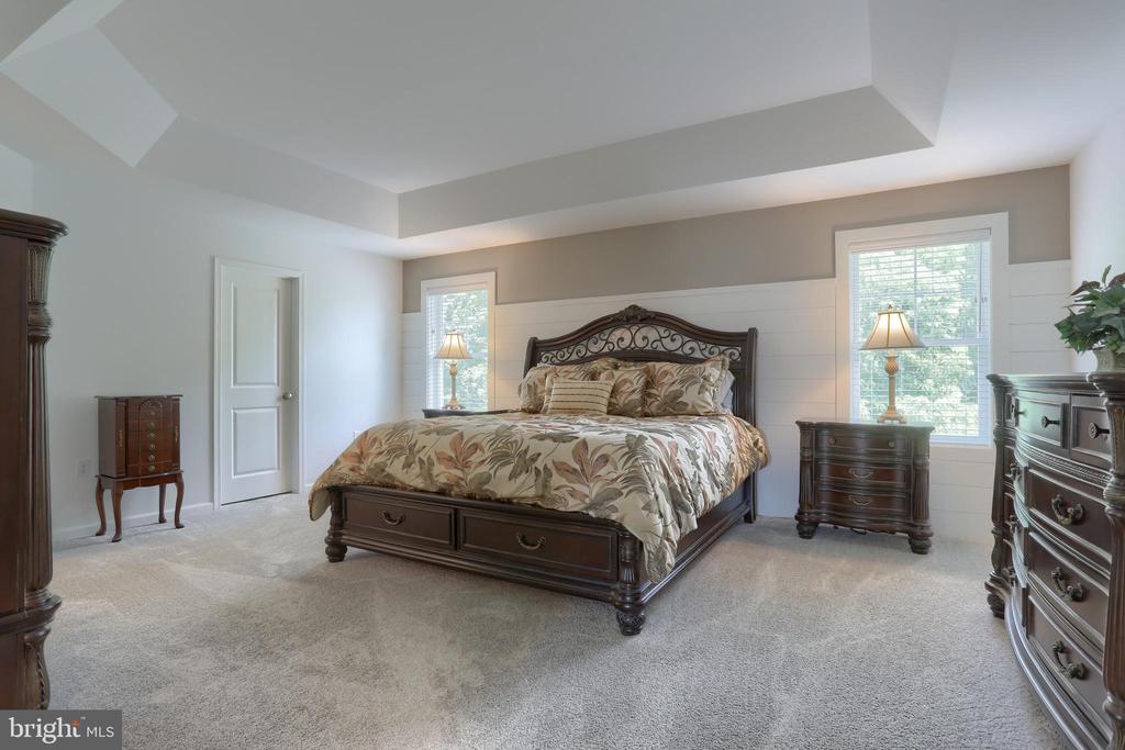 725 HAMPTON COURT
