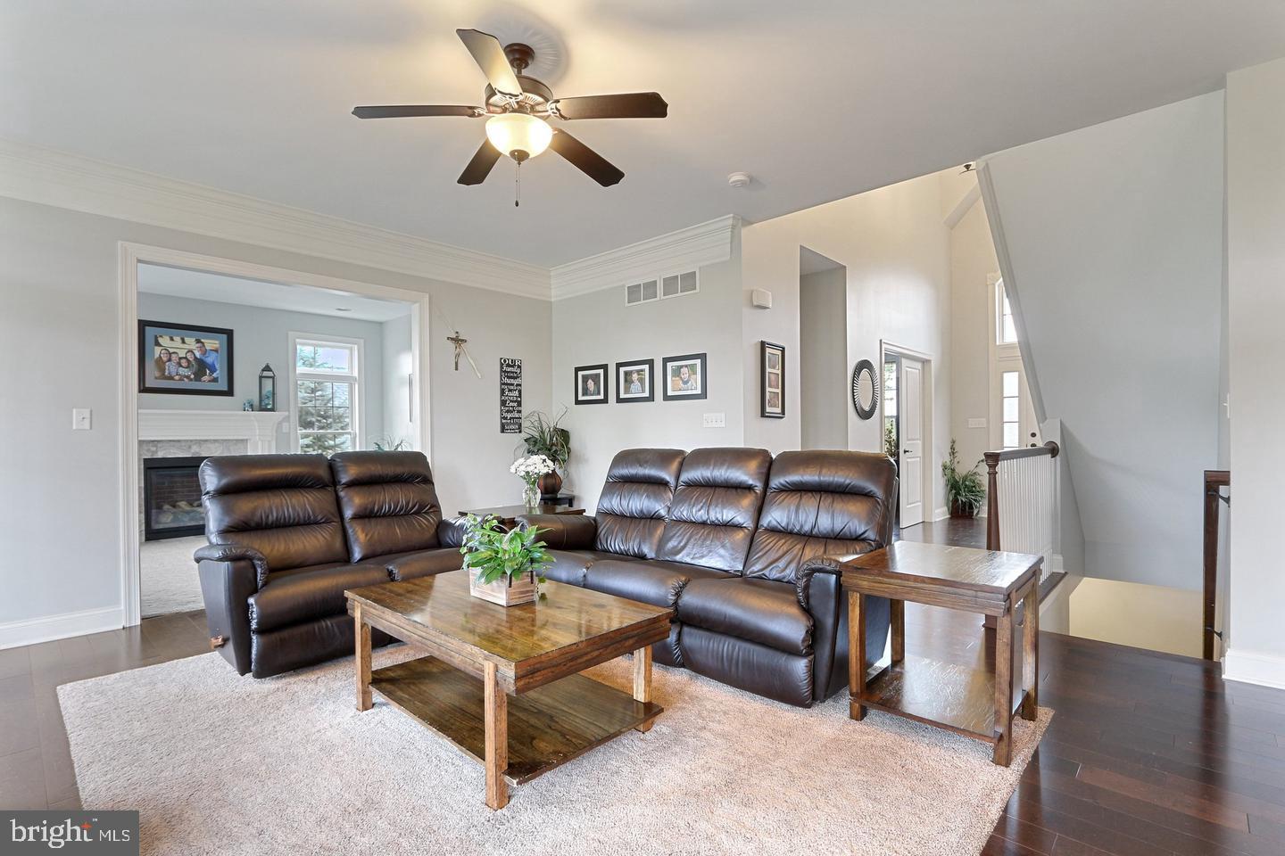 6425 FARMCREST LANE