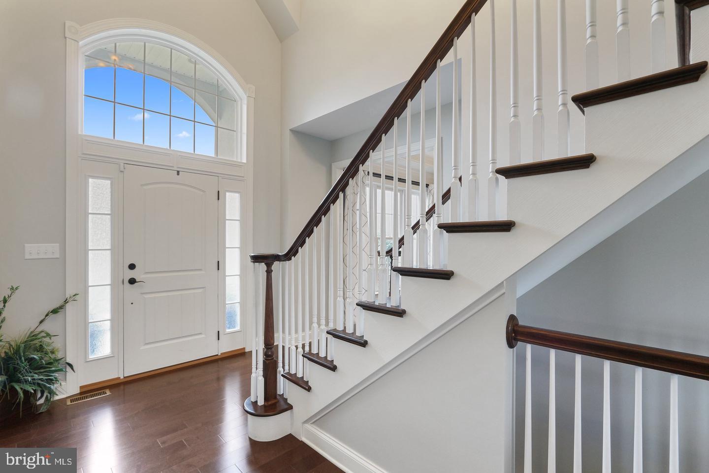 6425 FARMCREST LANE