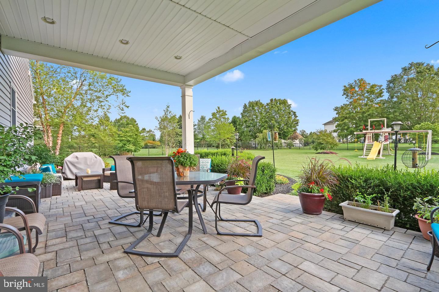 6425 FARMCREST LANE