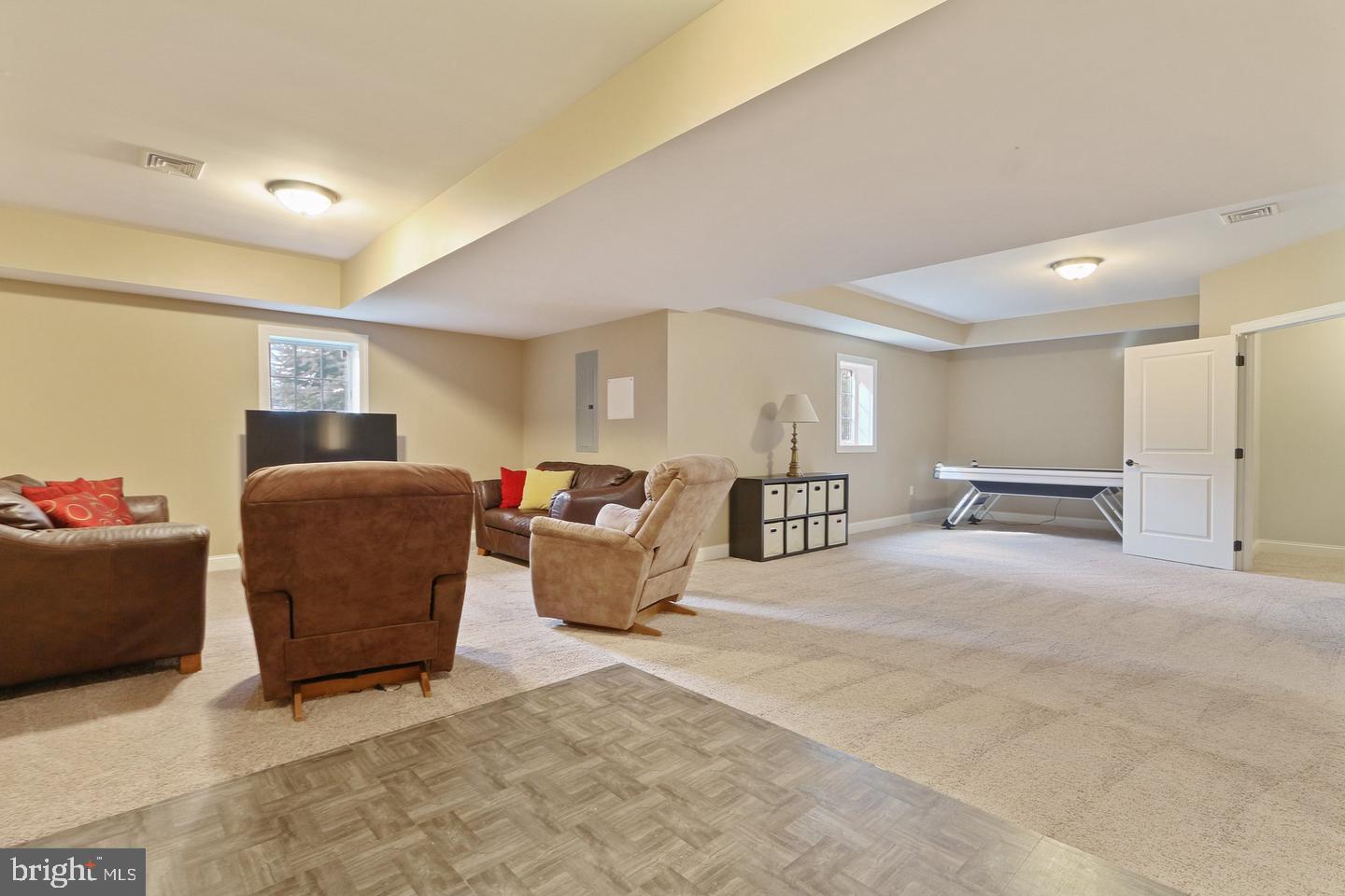 6425 FARMCREST LANE