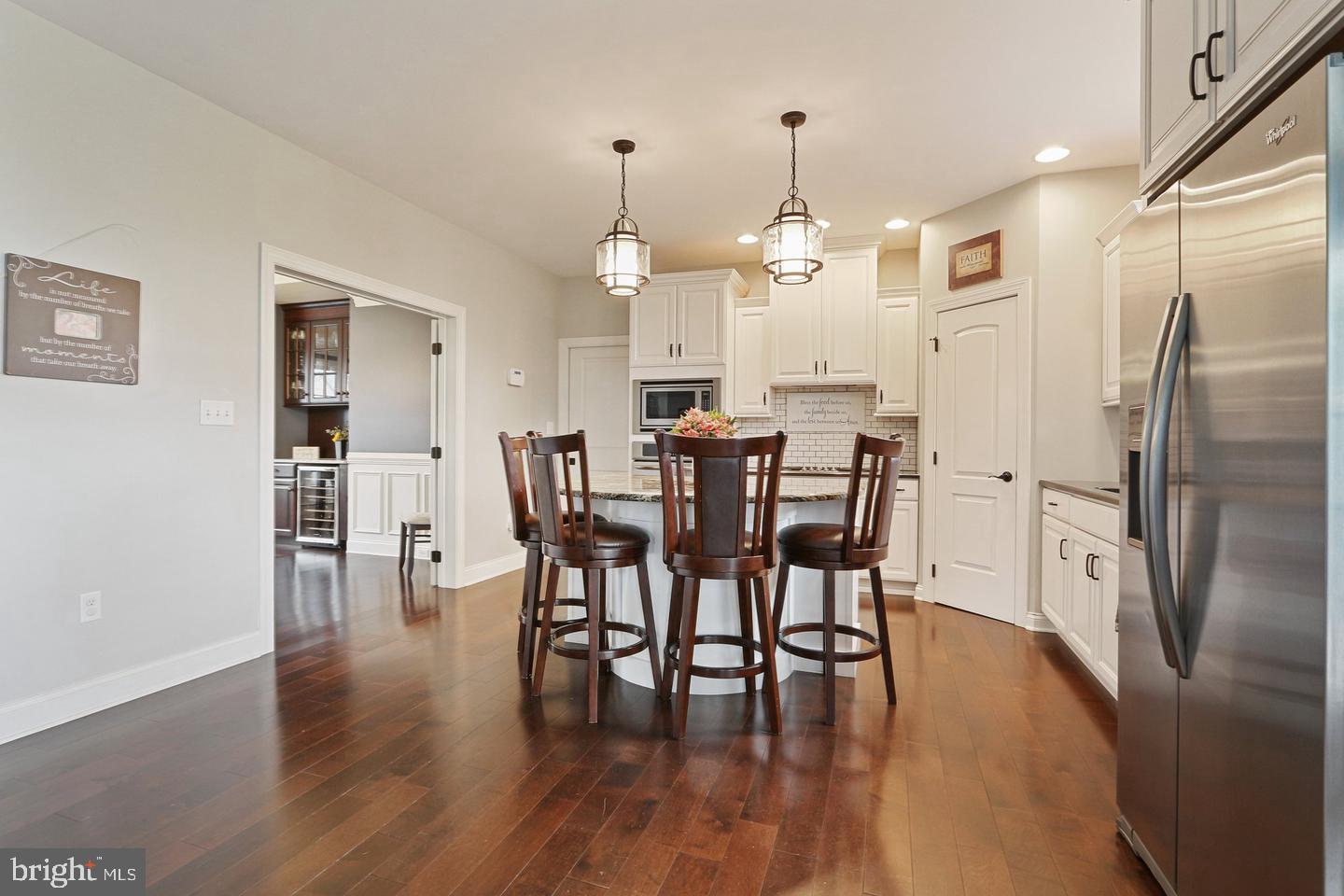 6425 FARMCREST LANE