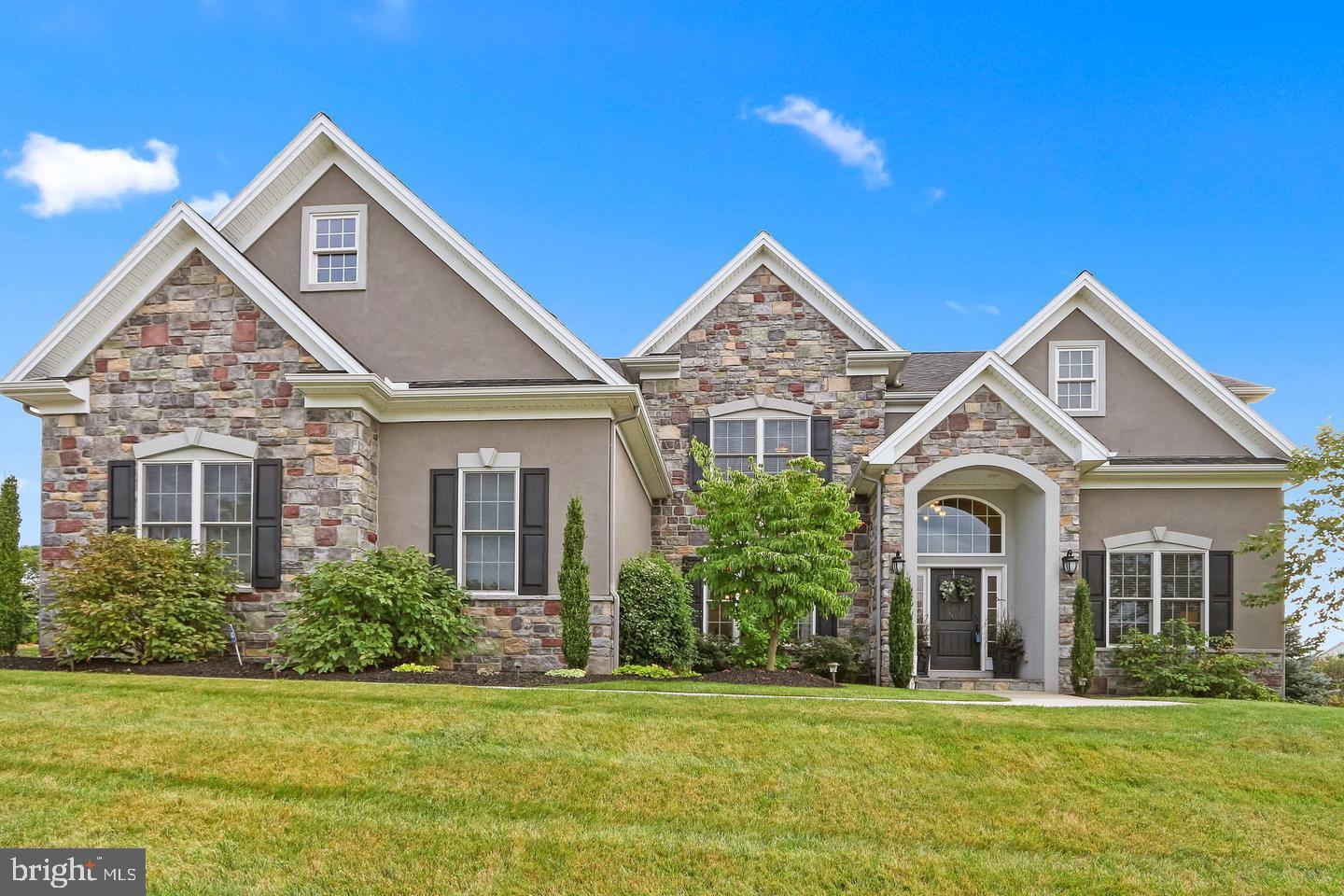 6425 FARMCREST LANE