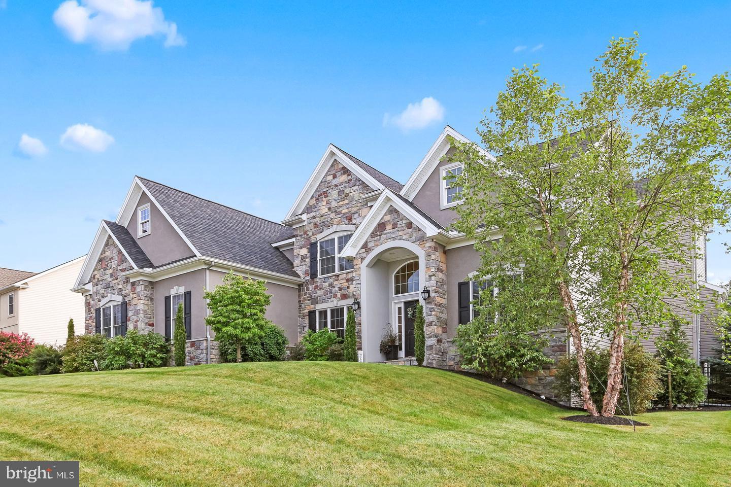 6425 FARMCREST LANE