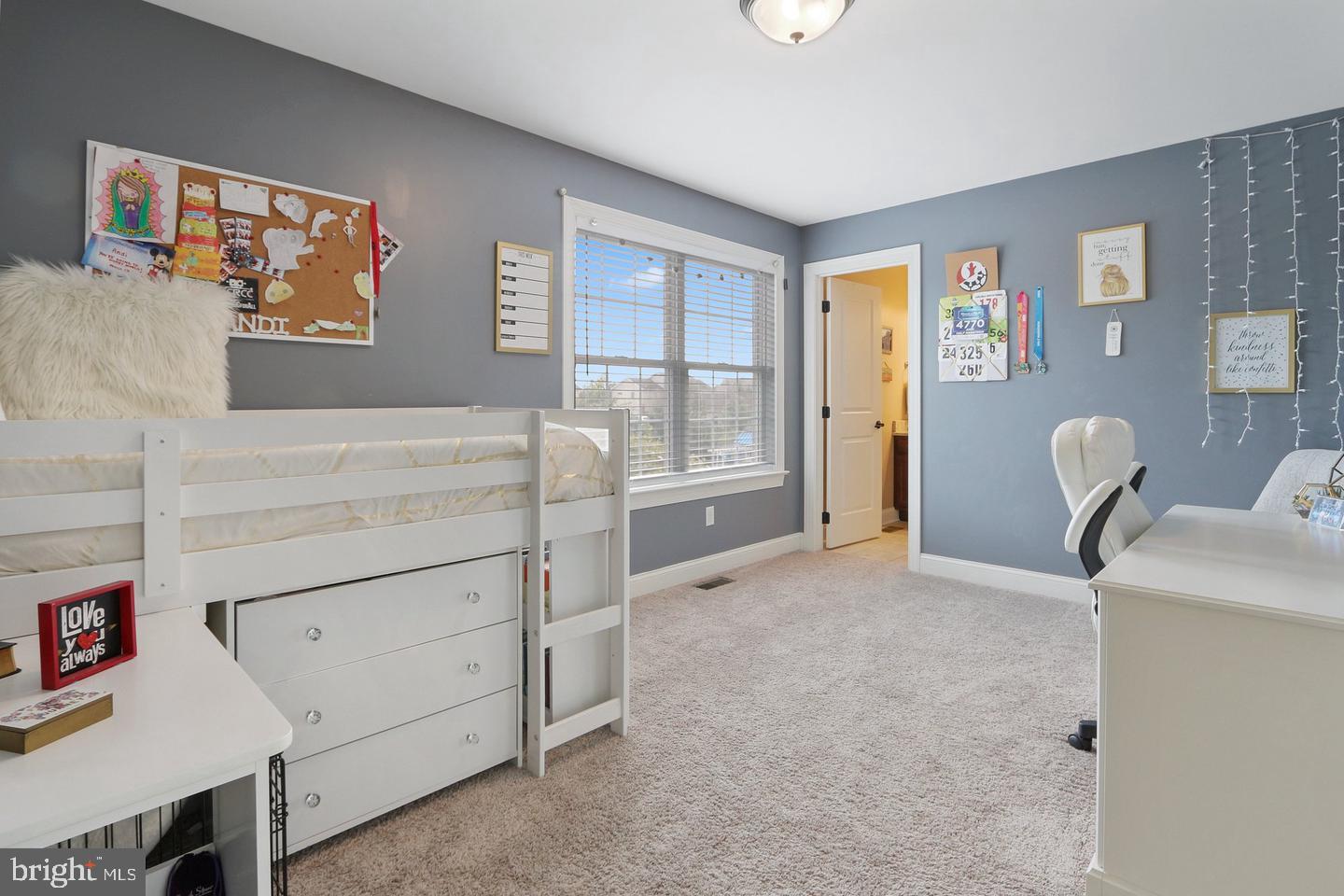 6425 FARMCREST LANE