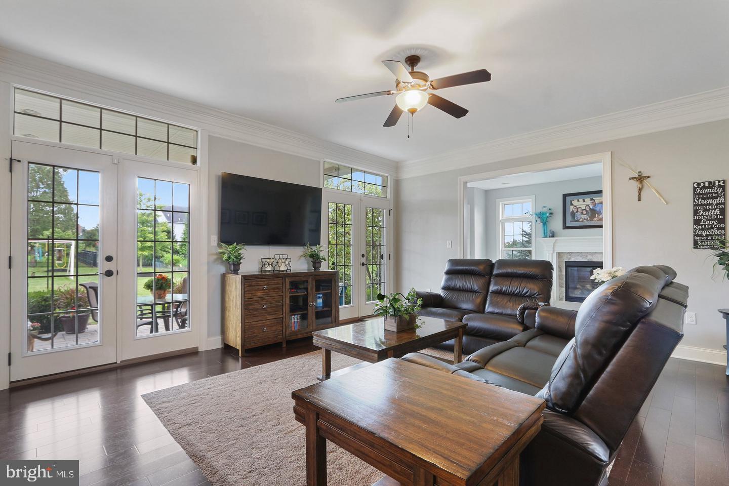 6425 FARMCREST LANE