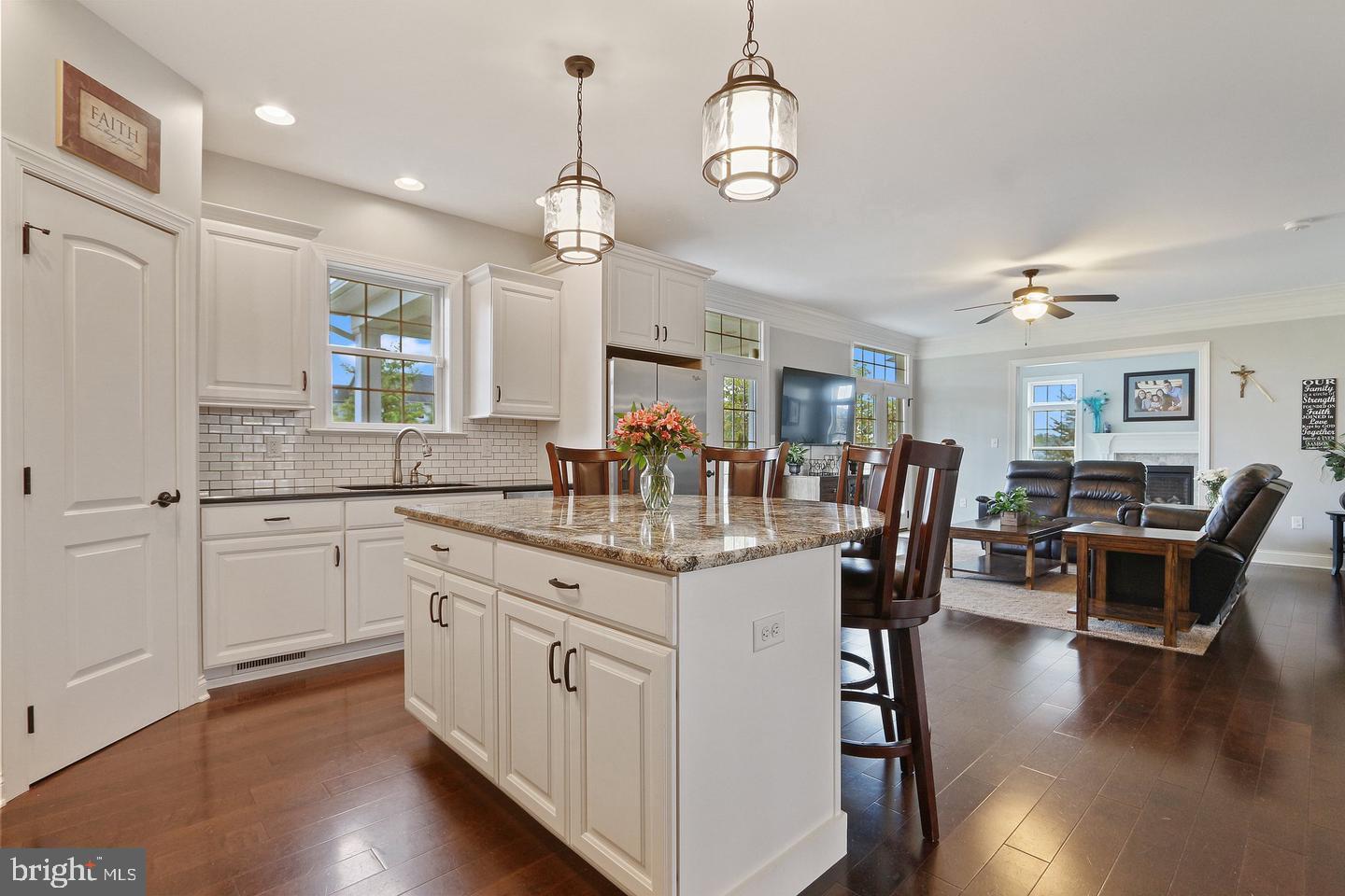 6425 FARMCREST LANE
