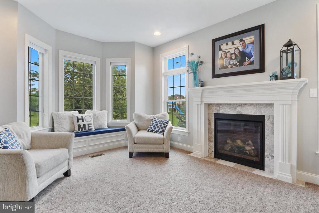 6425 FARMCREST LANE