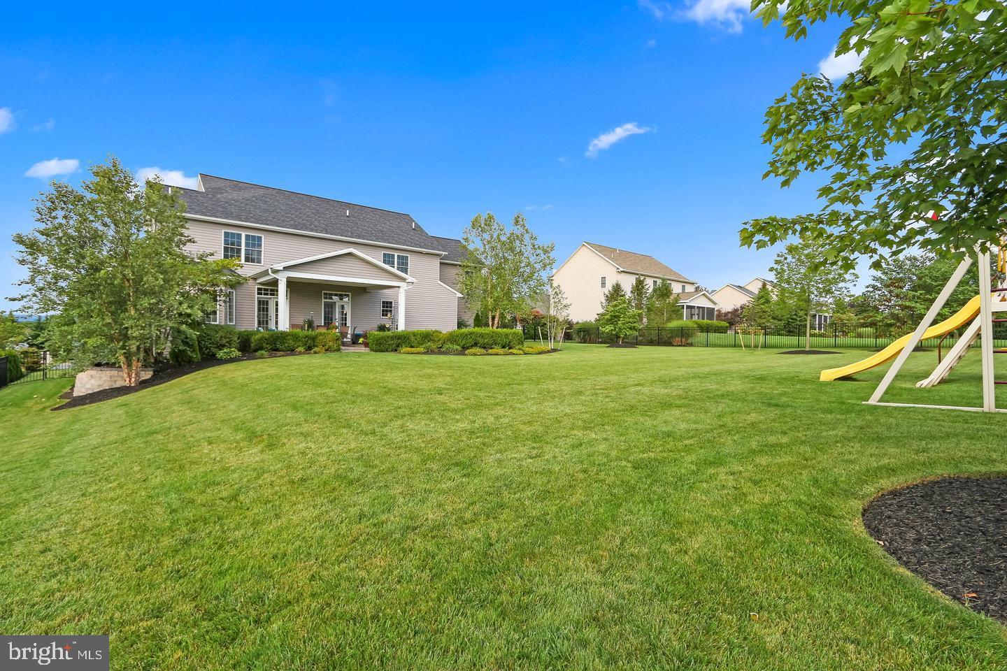 6425 FARMCREST LANE