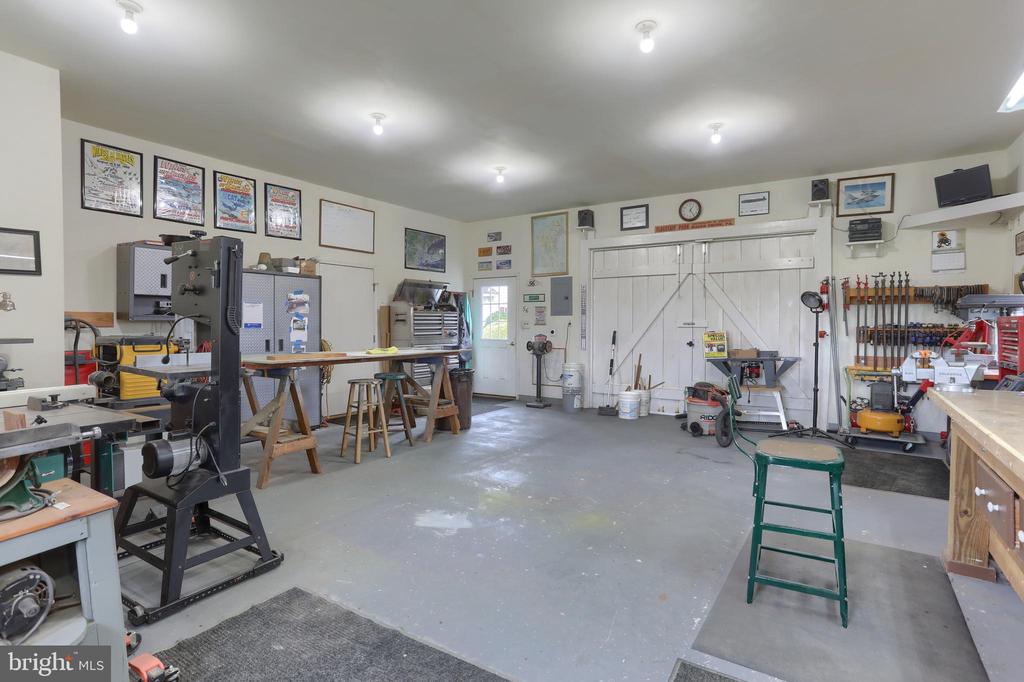 6516 SCHOOLHOUSE ROAD