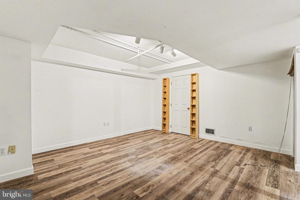 1242 JILL DRIVE