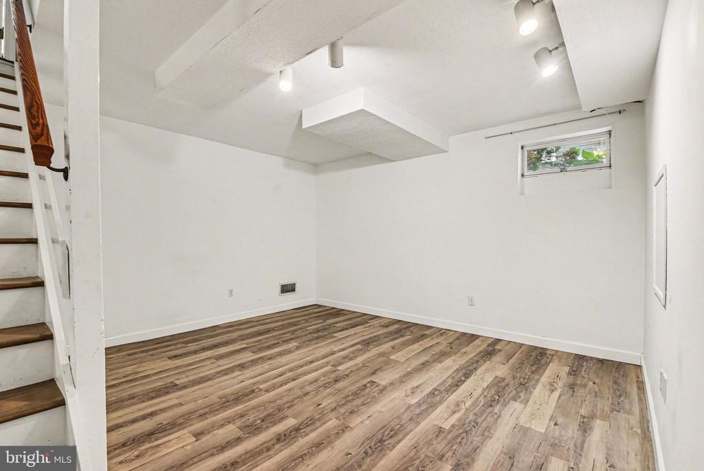 1242 JILL DRIVE