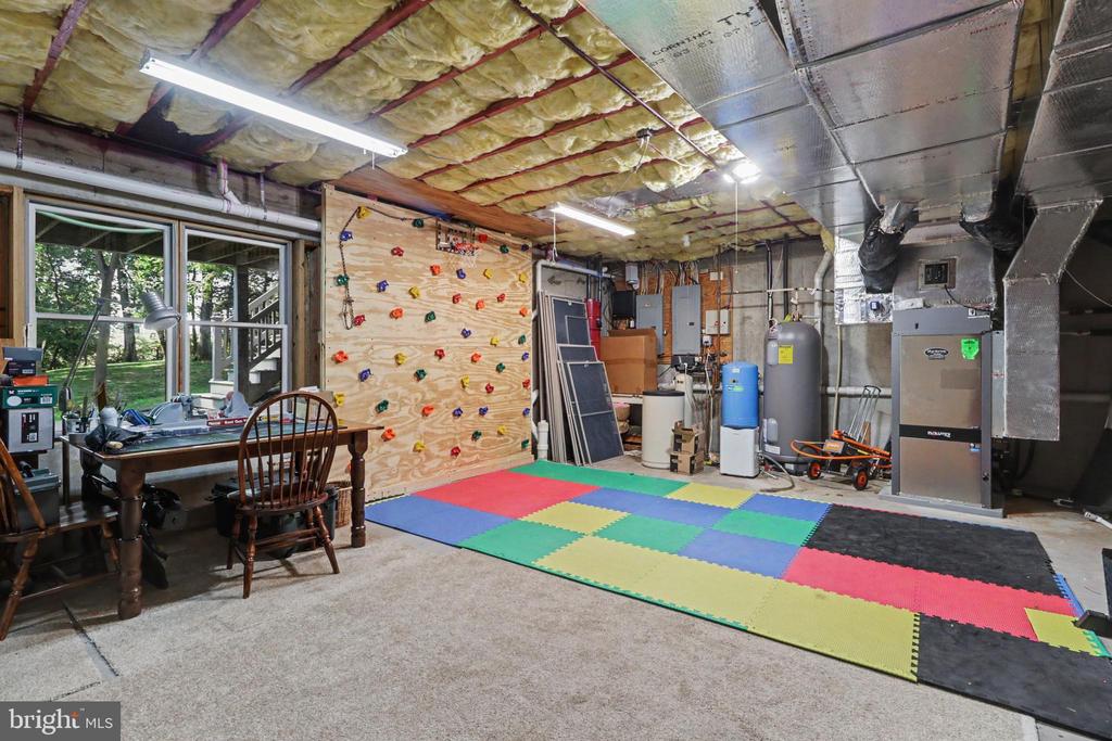 20 WHITE PINE DRIVE