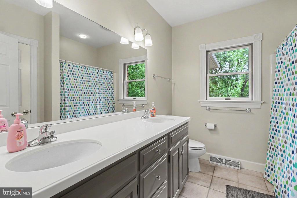 20 WHITE PINE DRIVE