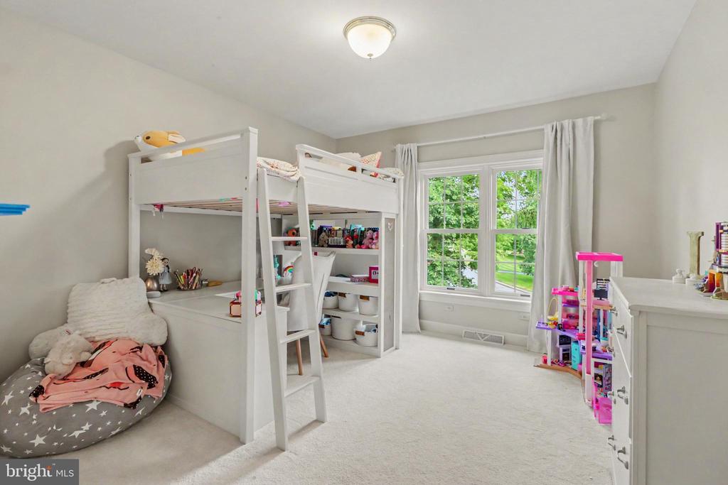 20 WHITE PINE DRIVE