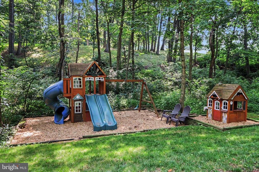 20 WHITE PINE DRIVE