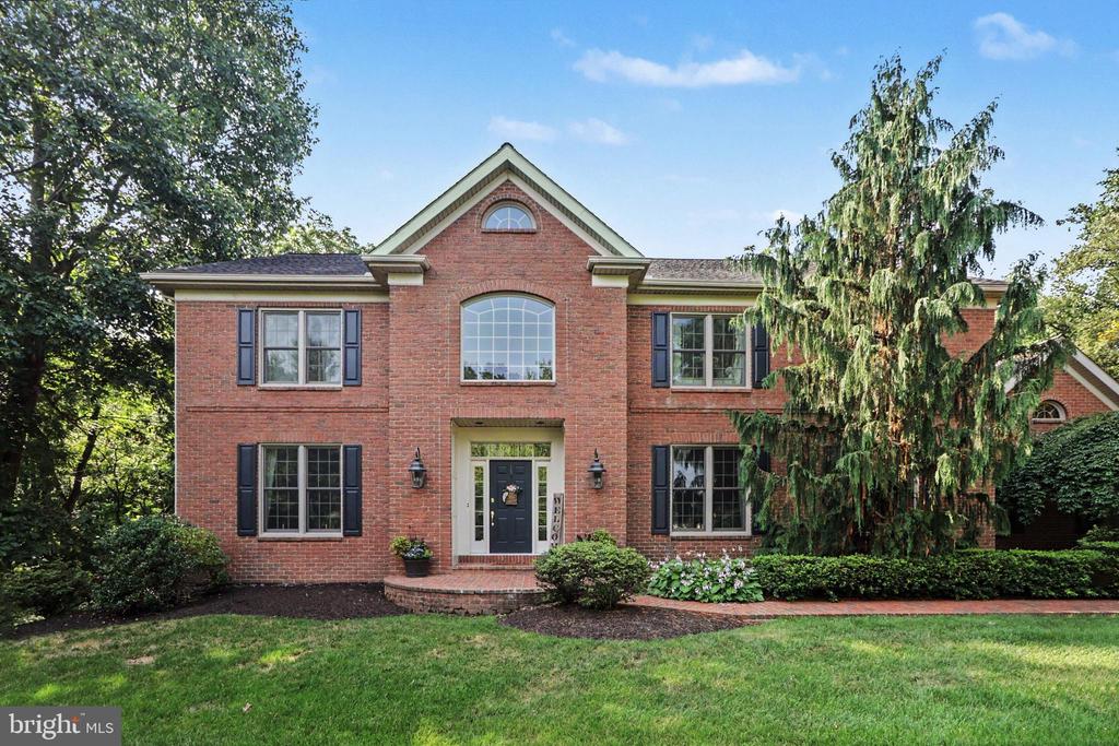20 WHITE PINE DRIVE