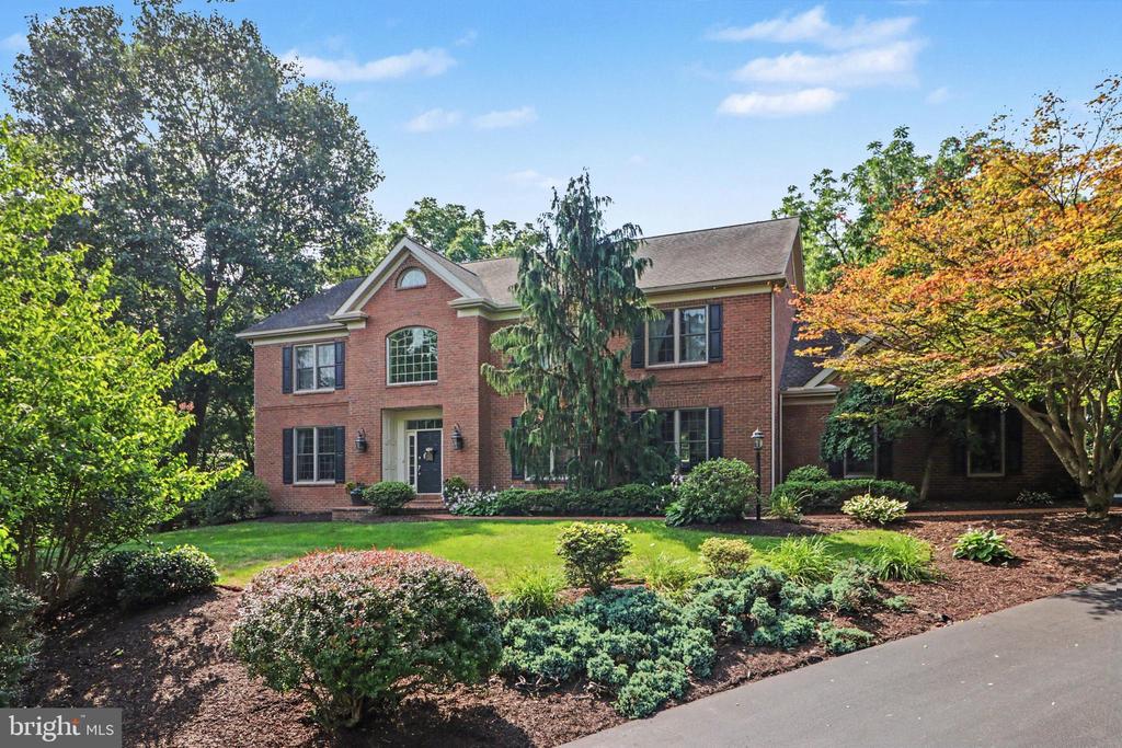 20 WHITE PINE DRIVE