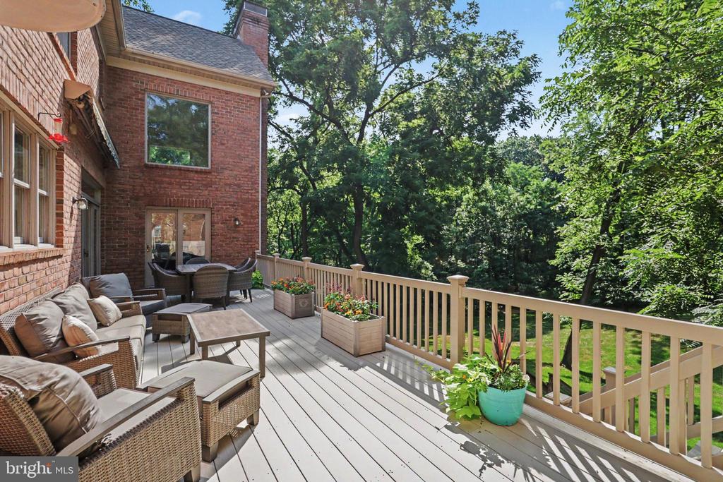 20 WHITE PINE DRIVE
