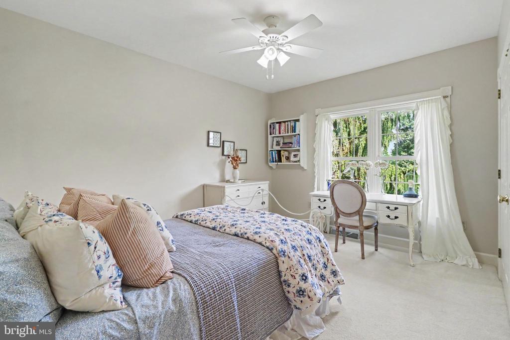 20 WHITE PINE DRIVE