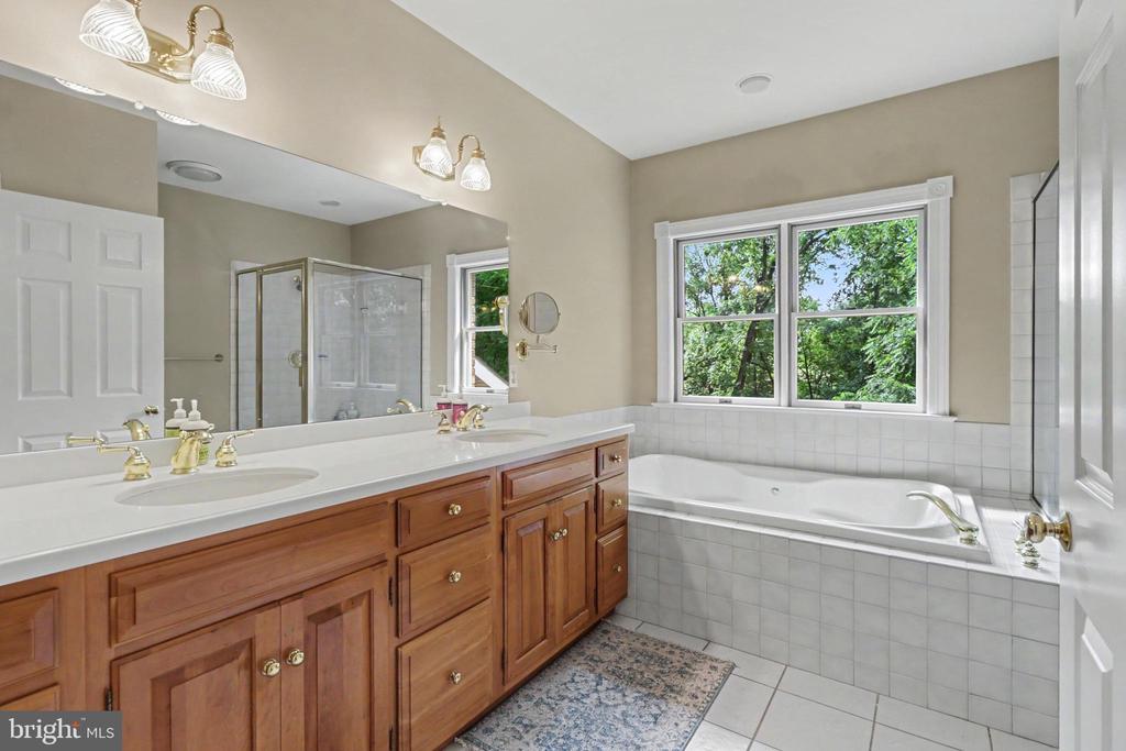 20 WHITE PINE DRIVE
